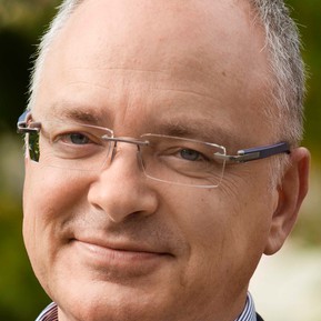  dr. sc. Dejan Verčič /Sveučilište u Ljubljani , Herman & partnerji, Slovenija/